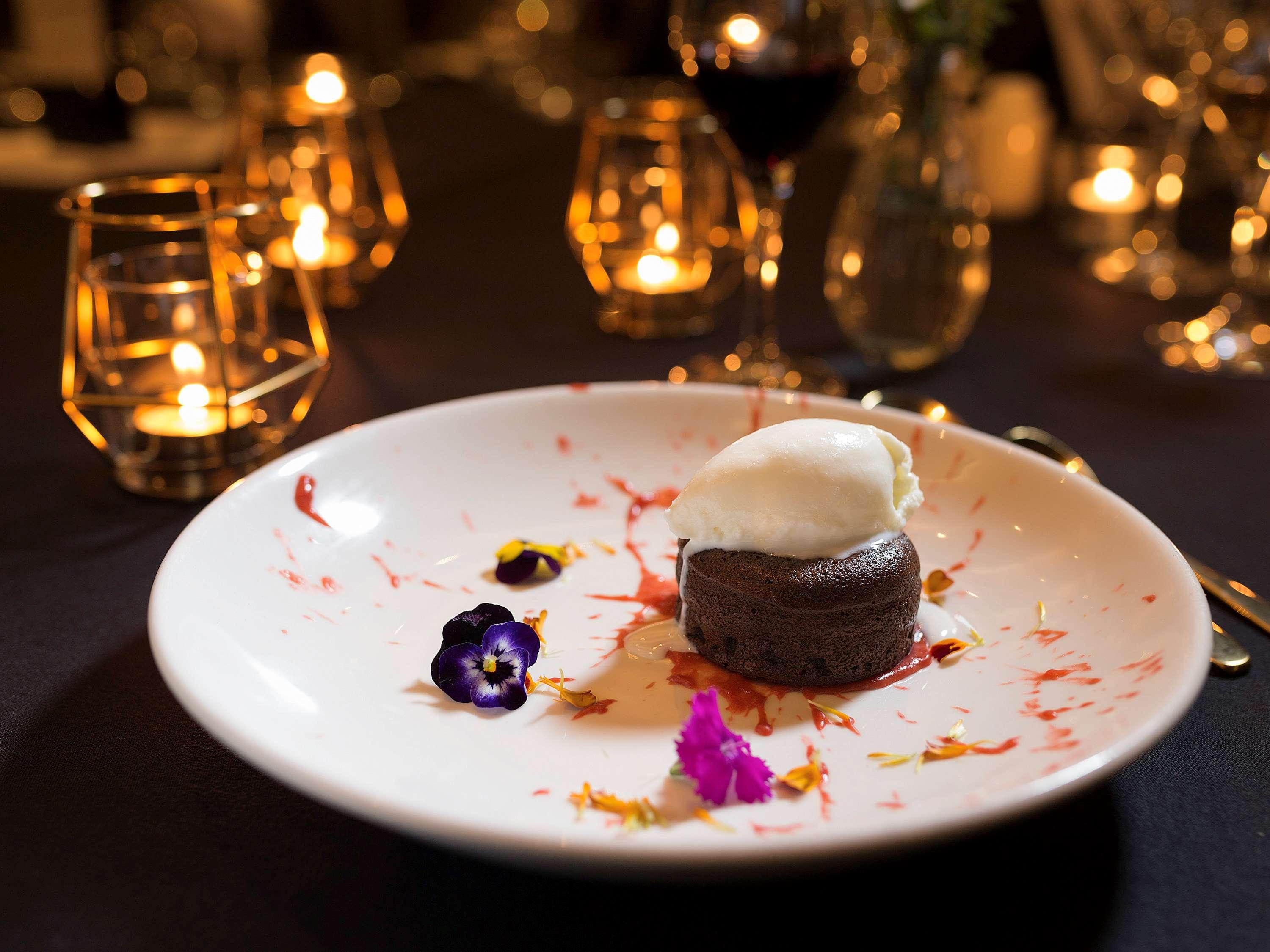 Pullman Sydney Olympic Park Sidney Exterior foto A chocolate dessert