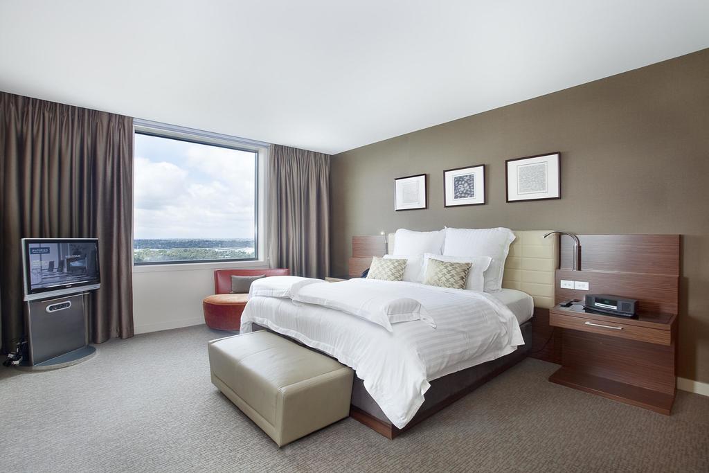 Pullman Sydney Olympic Park Sidney Exterior foto A guest room at the Hilton San Francisco Airport